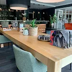 Golden Tulip Centre