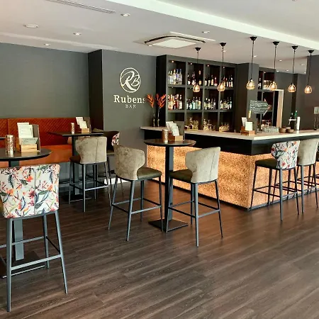 Golden Tulip Centre Hotel 4*