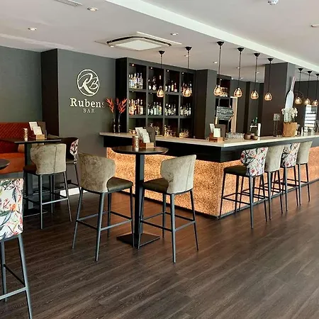 Golden Tulip Centre 4* Lejda