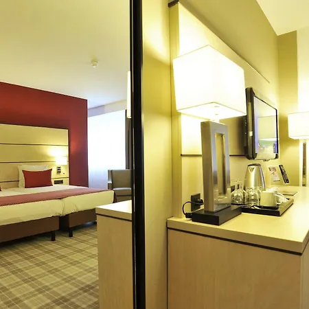 Golden Tulip Centre 4*