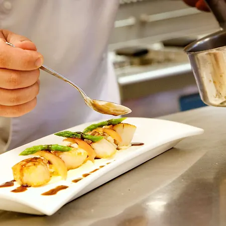 Hotel Golden Tulip Centre 4*