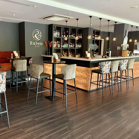 Golden Tulip Centre 4*