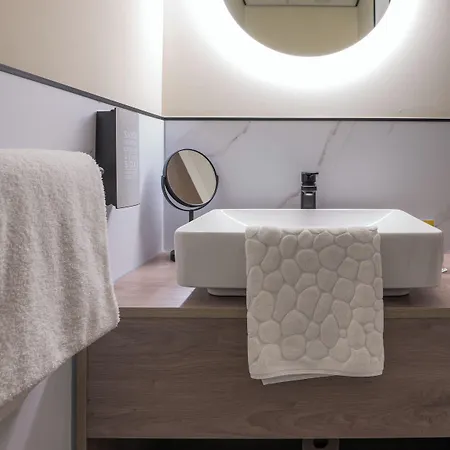 Hotel Golden Tulip Centre 4*