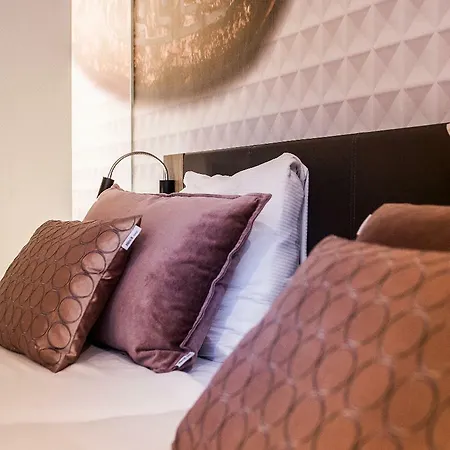 Golden Tulip Centre 4*