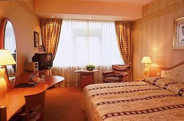 Hotel Golden Tulip Centre 4*