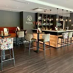 골든 튤립 라이덴 센터 호텔 4*