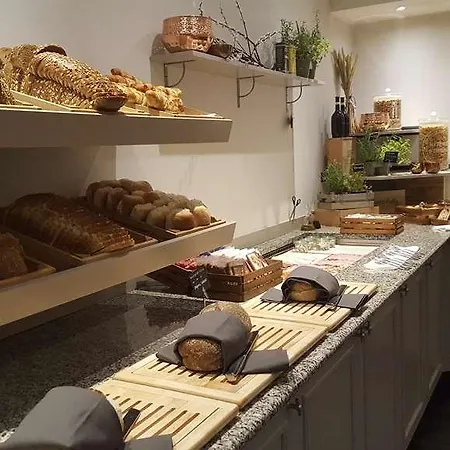 Golden Tulip Centre Szálloda 4*