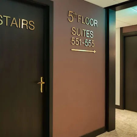 Golden Tulip Centre Szálloda 4*